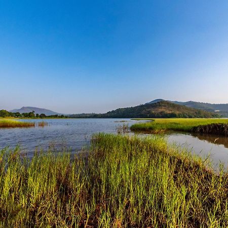 Saffronstays Lakeview Nivara - Farm Stay Villa With Private Pool Near Pune Extérieur photo