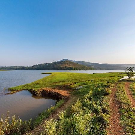 Saffronstays Lakeview Nivara - Farm Stay Villa With Private Pool Near Pune Extérieur photo