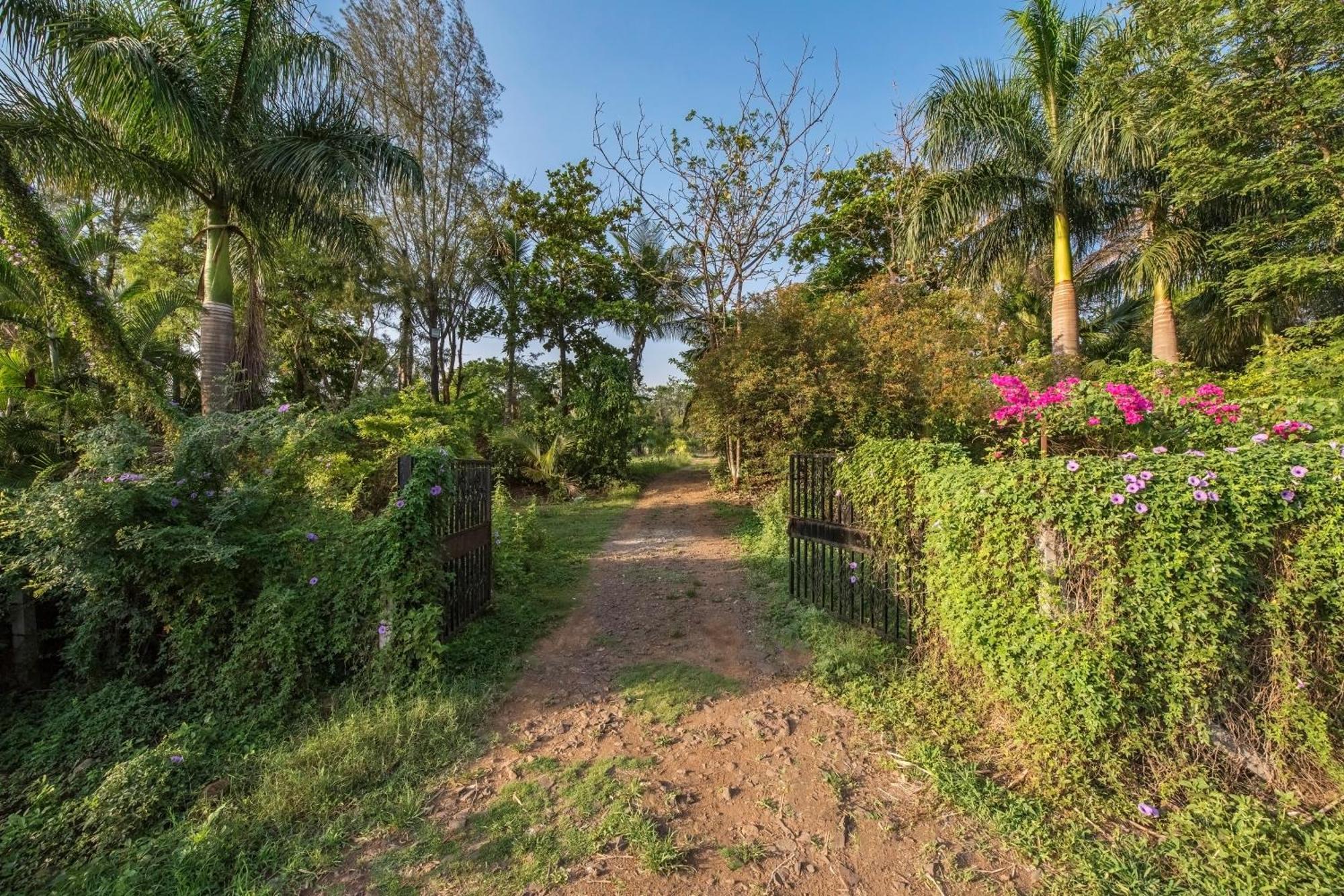 Saffronstays Lakeview Nivara - Farm Stay Villa With Private Pool Near Pune Extérieur photo